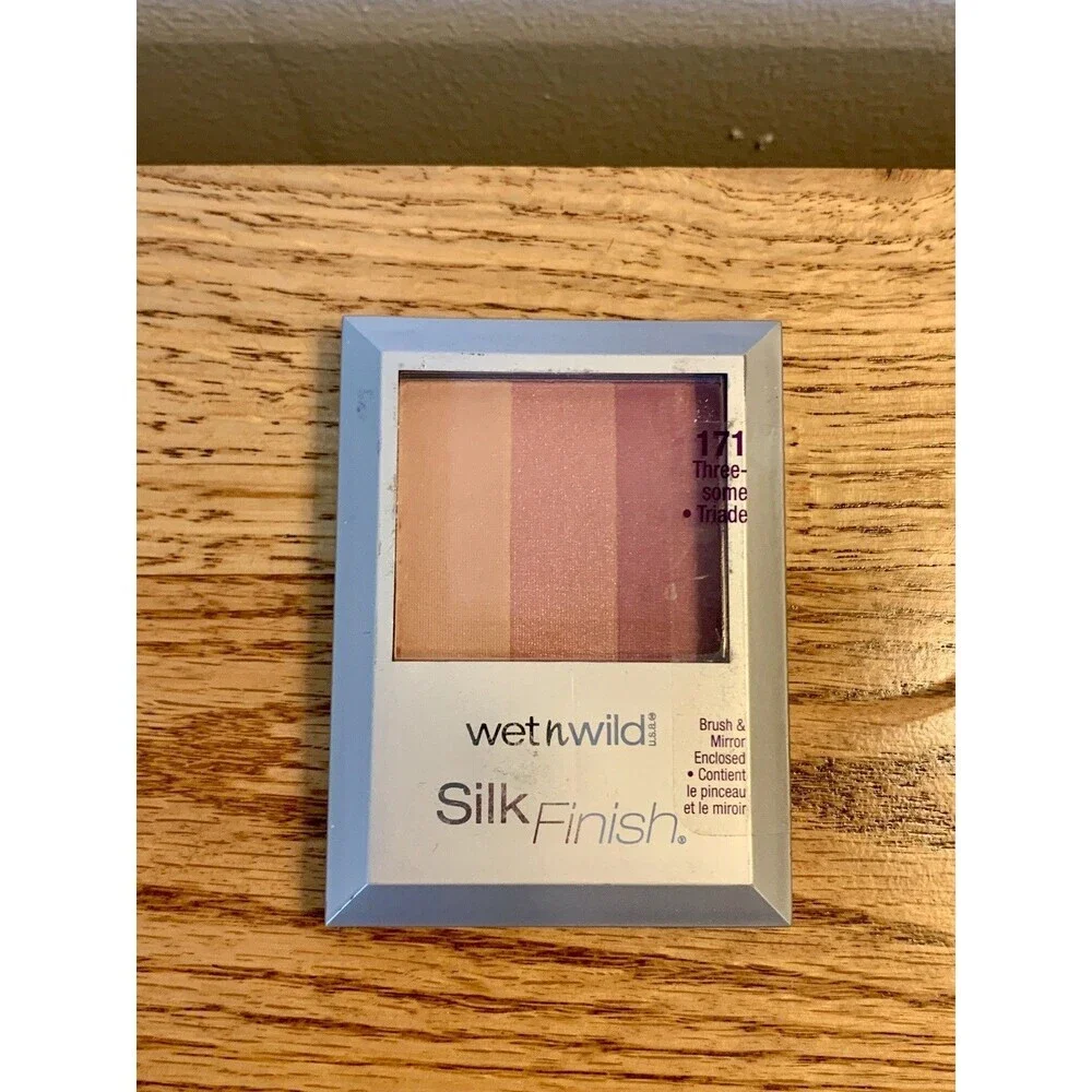 Wet n Wild® Silk Finish® Highlight & Contour Blush Powder #171 Three-some